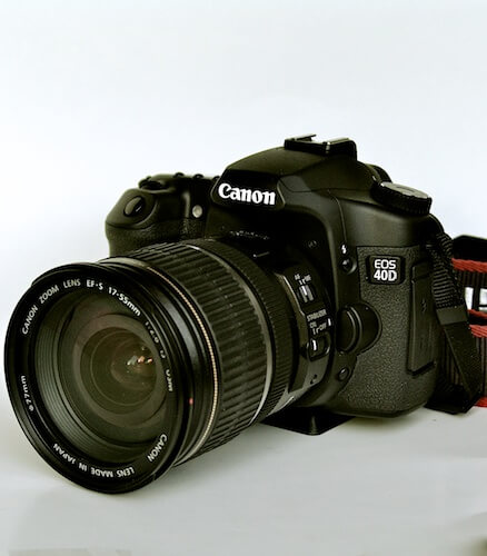 Eine Spiegelreflexkamera: die Canon 40d